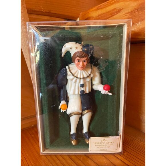 Vintage 1984 Hallmark Holiday Jester Featuring Movable Arms And Legs - Picture 1 of 4